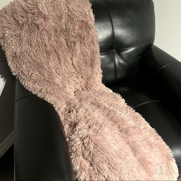 Fluffy Throw Blanket | Blush Pink - Picture 2 of 4
